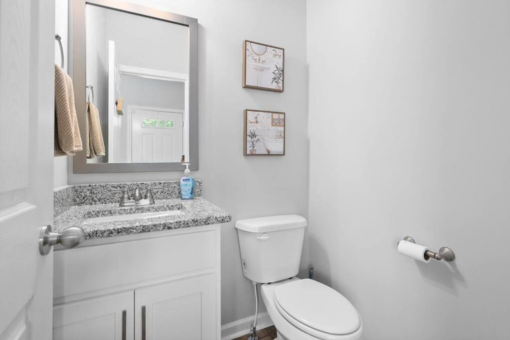 One-Of-A-Kind Smart, Cookie Themed Home For Up To 6 Кларксвилл Экстерьер фото