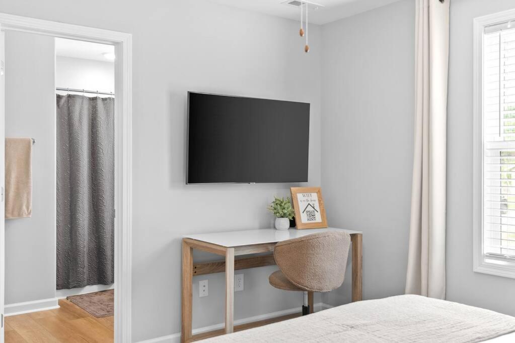 One-Of-A-Kind Smart, Cookie Themed Home For Up To 6 Кларксвилл Экстерьер фото