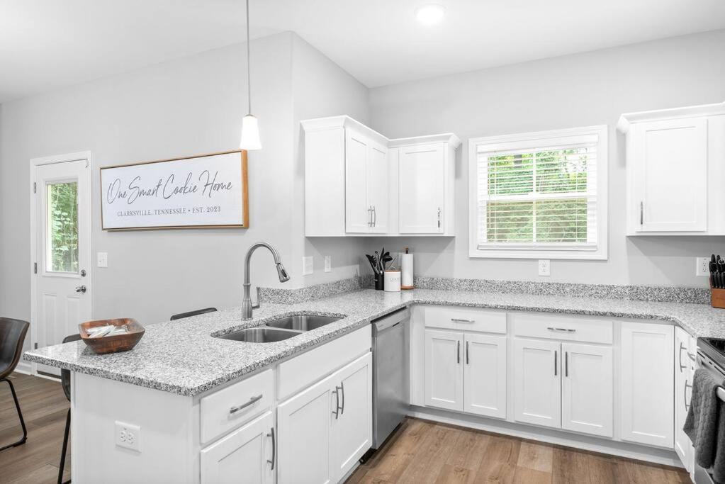 One-Of-A-Kind Smart, Cookie Themed Home For Up To 6 Кларксвилл Экстерьер фото